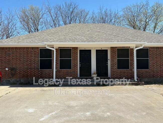 Photo - 641 Woodard Ave