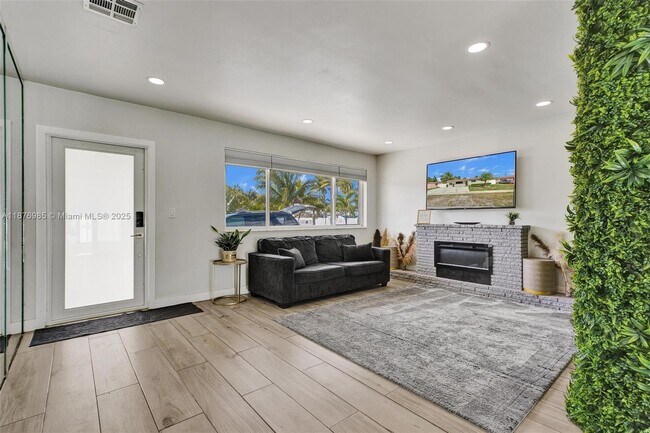 Photo - 19625 NW 6th Pl