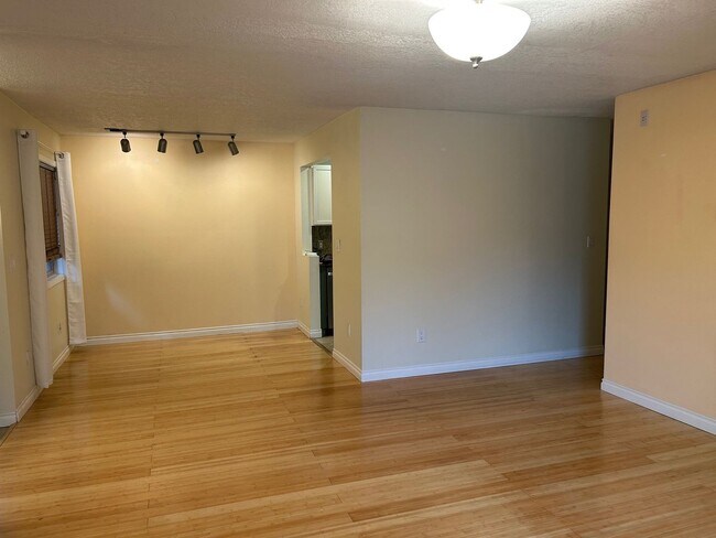 Photo - Spacious Mt. Park Lake Oswego Condo - Larg...