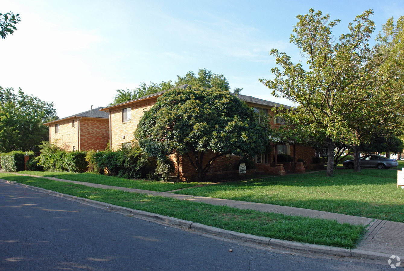 Palmetto Apartments - Palmetto Apartments