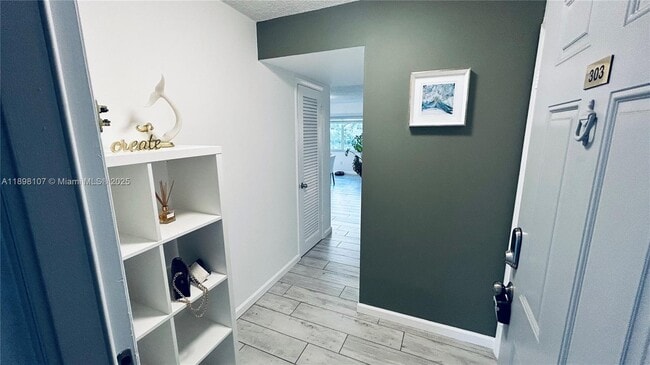 Photo - 9971 W Bay Harbor Dr Unidad 303