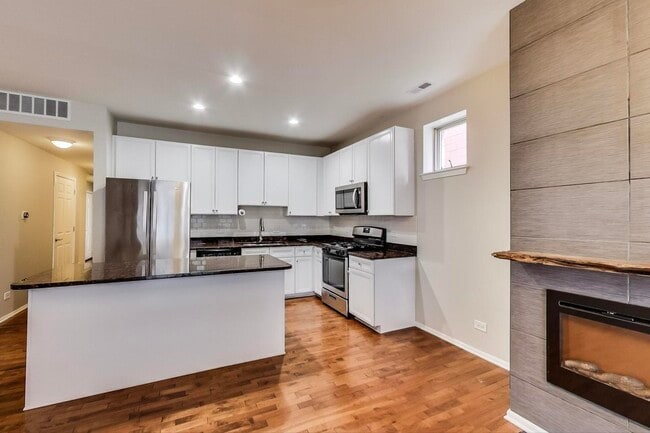 Photo - 820 W University Ln Condo Unit 1B