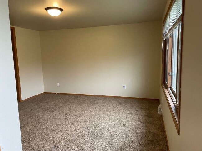 Photo - 700 Steven Ave