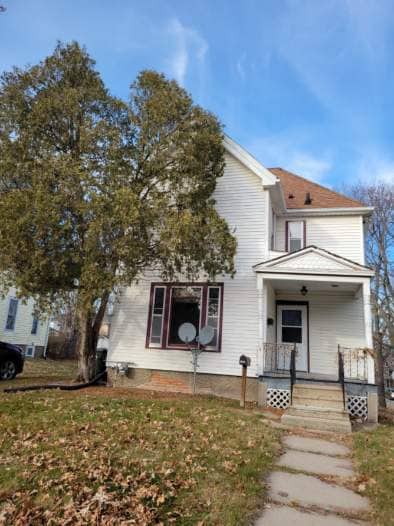 Front of house - 1108 E Burlington St House