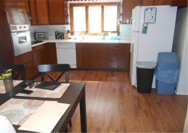 Photo - 130 Ridgeway St