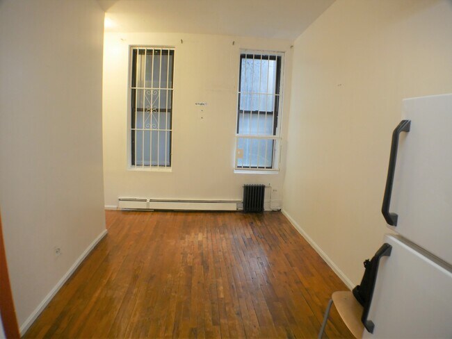 Photo - 370 W 52nd St Apartments Unit 2C