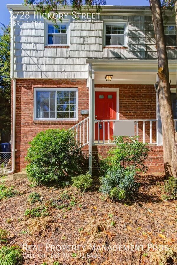 Photo - 2728 Hickory St