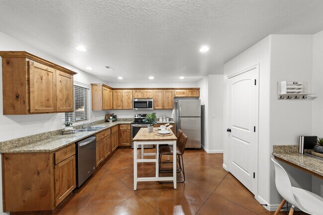 Photo - 2801 E 450 N