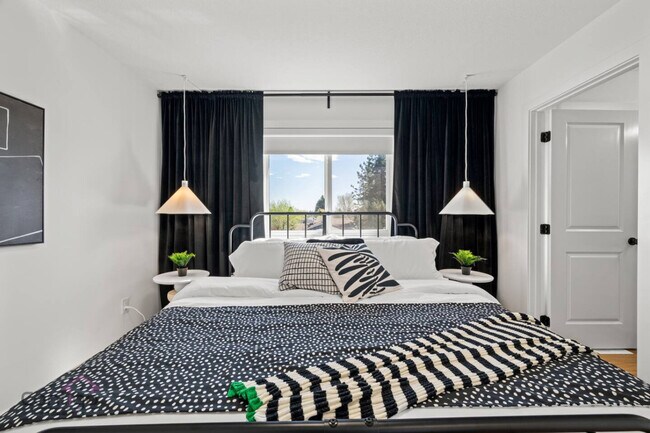 Photo - 11025-11155 155 St NW Unit ID1308633P