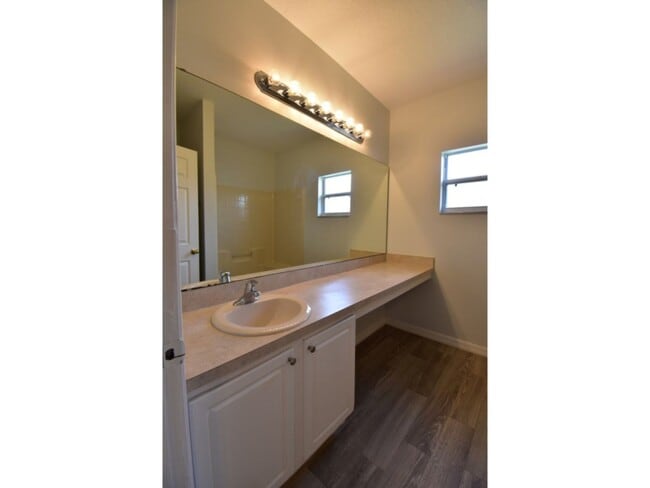 553 Hummingbird Ct