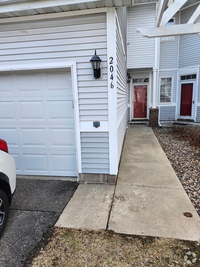Building Photo - 2046 Mainstreet Rental
