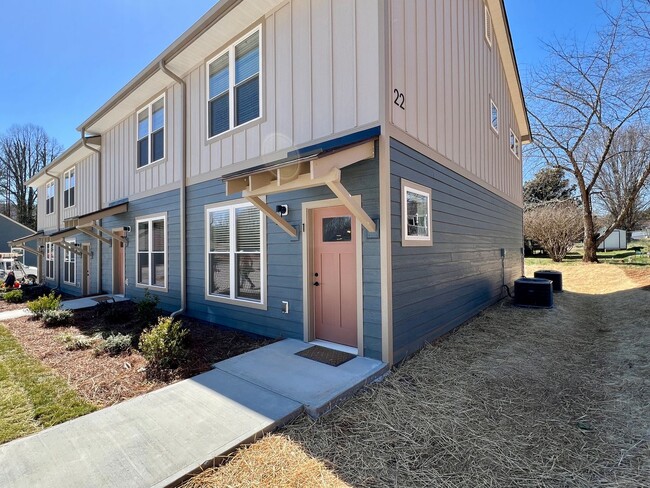 Brand New Townhome! End Unit! Catawba Vall... - Brand New Townhome! End Unit! Catawba Vall...