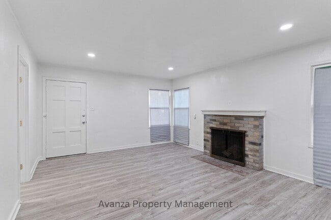 Photo - Fresno Mayfair District - 4 Bedroom Home 
1 Year Lease