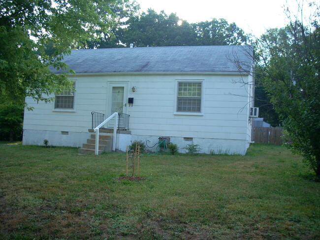 -- AVAILABLE JUNE 4TH -- 3 BR/ 1 BA Ranch ... - -- AVAILABLE JUNE 4TH -- 3 BR/ 1 BA Ranch ... House