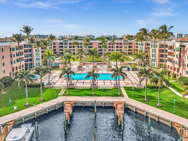 Building Photo - 120 SE 5th Ave Unit 225