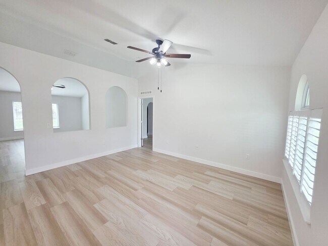 Photo - Beautiful 4 Bedroom in Gated Compass Pointe