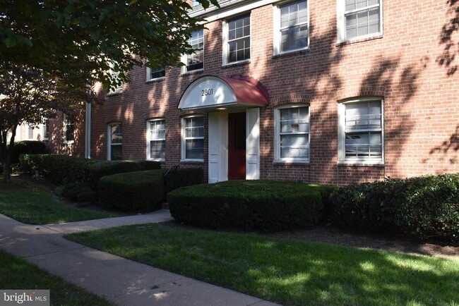 Building Photo - 2801 Arlington Blvd Unit 101 Rental