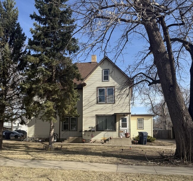 Building Photo - 405 3rd Ave SE Unit 5