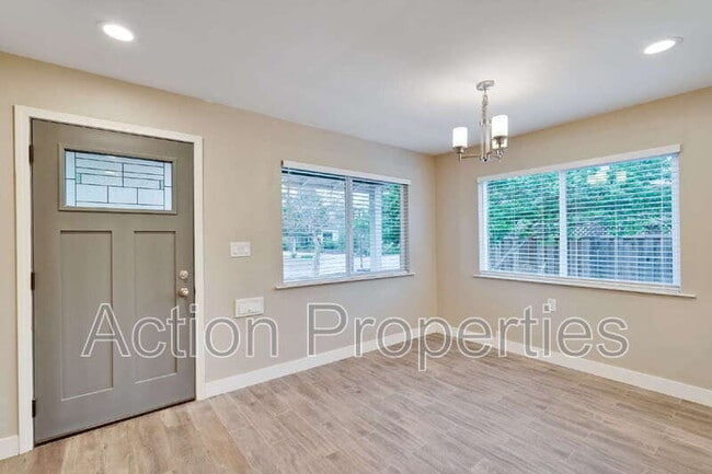 Photo - 681 S 13th St