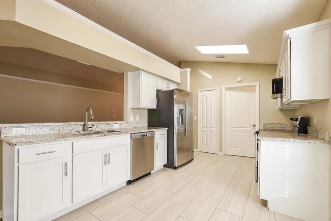 Photo - 87 Pine Forest Pl