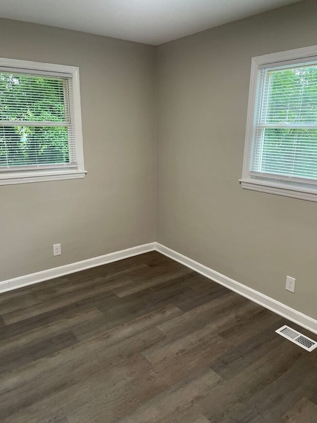 Photo - 1447 Marne St