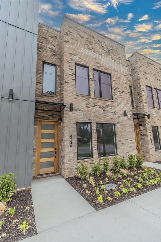 Building Photo - 4104 W Olive St