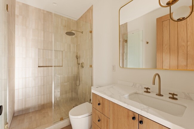 Photo - 17852 Saticoy St