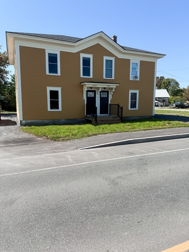 Building Photo - 1004 Main St Unit 1