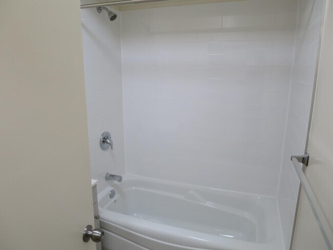 Photo - 2150 Cadboro Bay Rd Unit 36