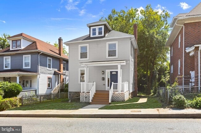 Photo - 505 McCabe Ave