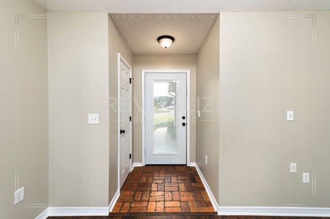 Photo - Gorgeous 3 Bed 2 Bath Brick Cottage on Corner Lot