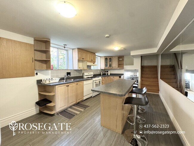 Photo - Spacious Open-Concept Studio Basement Apartment with Outdoor Space – Mississauga Unit 2
