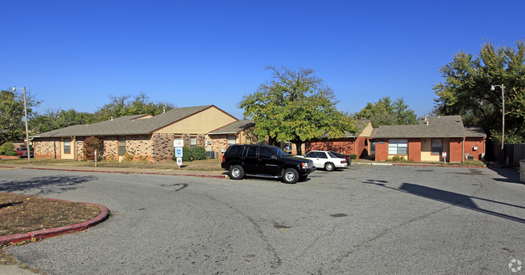 Photo - Woodcrest Apartments
