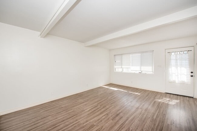 Photo - CALIFORNIA/LINCOLN Unidad 407 Lincoln