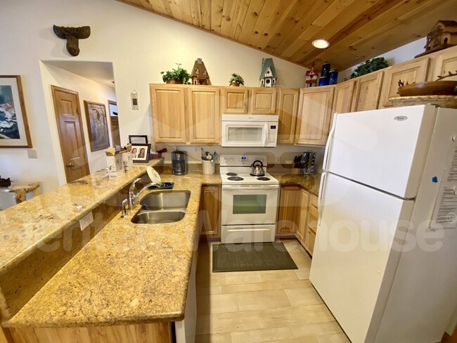 Photo - 218 Tall Pine Cir