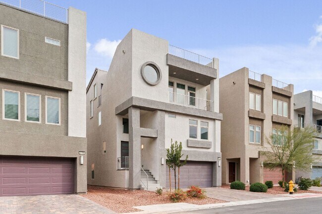 Building Photo - stunning 3-bedroom, 2.5-bathroom Tri Level Home