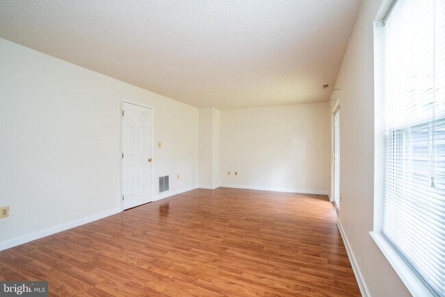 Photo - 21 Halstead Pl