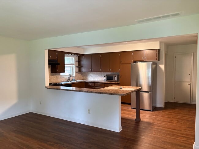 Photo - 817 Hollywood Cir