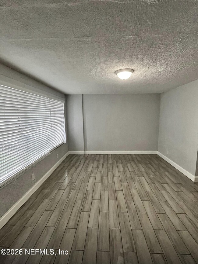 Photo - 4413 Moncrief Rd W