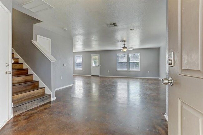 Photo - 5913 Silver Screen Dr