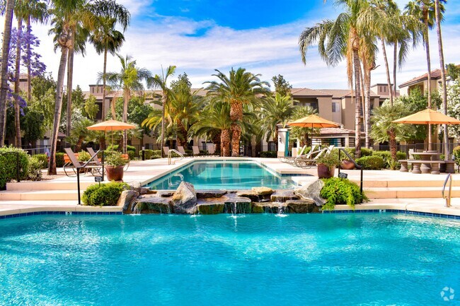 Luxurious Resort-inspired pool - Cortina Rental