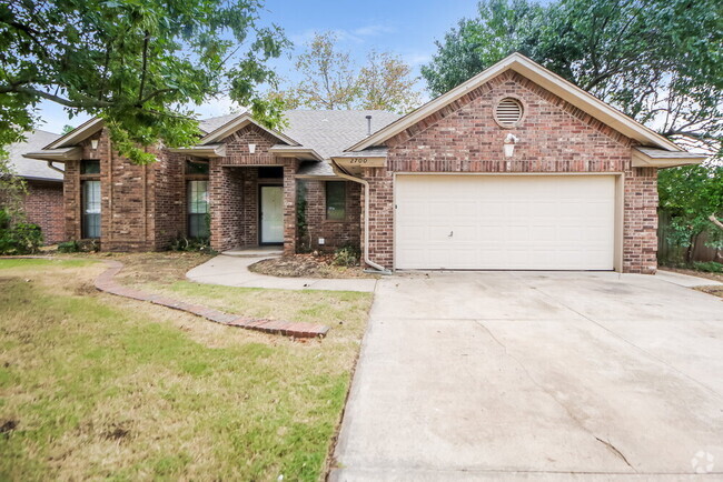 Building Photo - 2700 Shady Tree Ln Rental