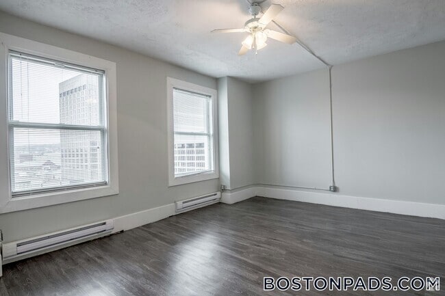 Building Photo - 50 Franklin St Rental