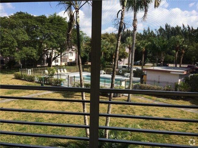 Building Photo - 4374 NW 9th Ave Unit 162B Rental