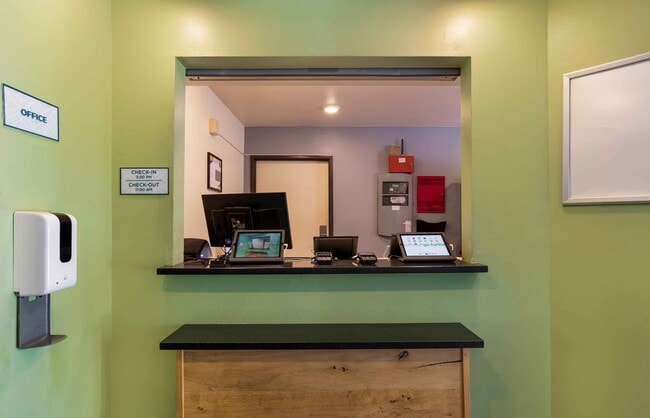 Furnished Studio-Pensacola - Northeast