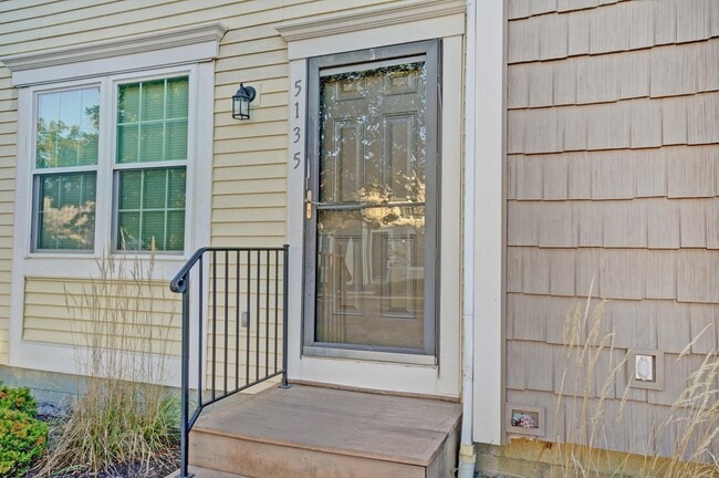 Photo - 5135 Singleton Dr Unit 5135