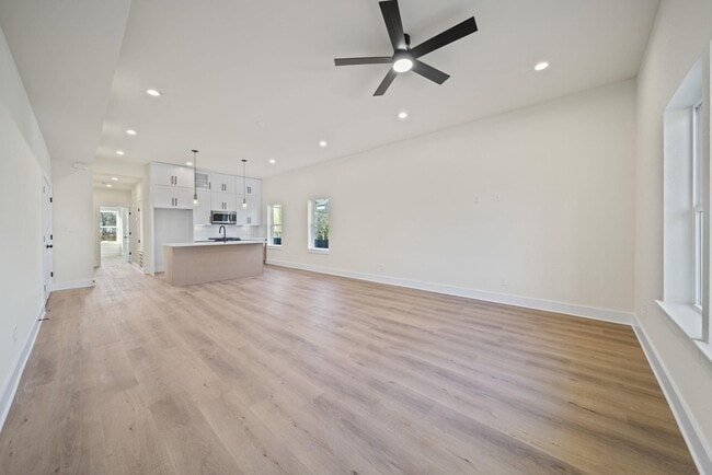 Photo - 234 E 39th St