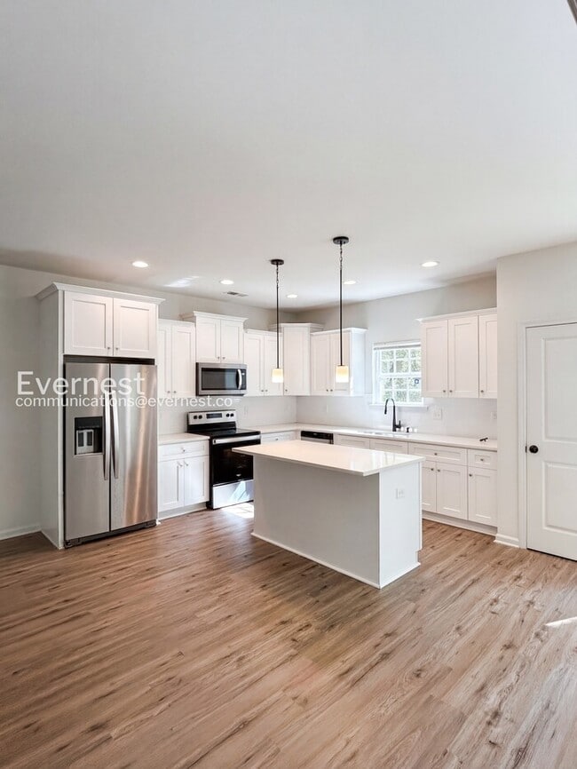 Photo - 133 Stilwell Oaks Cir