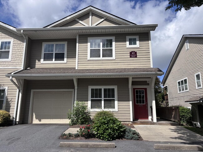 Building Photo - "Spacious 3-Bed, 2-Bath Condo Retreat in Fletcher – 1413 Sq Ft of Comfort. With $250 move in spec... Unit 204