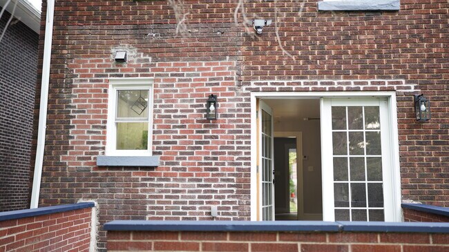 Photo - 3370 Parkview Ave